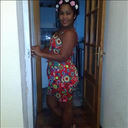 Katherine  está buscando trabajo de camarero o camarera.