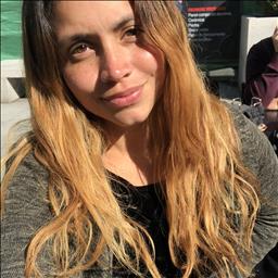 stephany  está buscando trabajo de camarero o camarera.