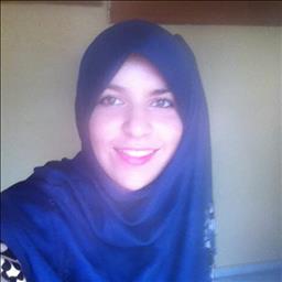 Najia está buscando trabajo de camarero o camarera.