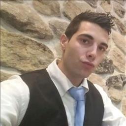 Miguel angel está buscando trabajo de camarero o camarera.