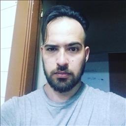 Jan carlos está buscando trabajo de ayudante de cocina.