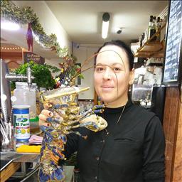 LENUTA está buscando trabajo de camarero (barman) o camarera de barra o sala en Alicante. Bares, restaurantes, cafeterías o discotecas.