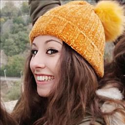 Alba está buscando trabajo de camarero o camarera.