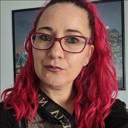 maria veronica está buscando trabajo de recepcionista en un hotel, hostal o restaurante en Zaragoza.