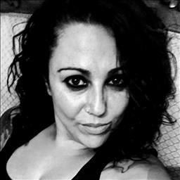 Idaira está buscando trabajo de camarero o camarera.