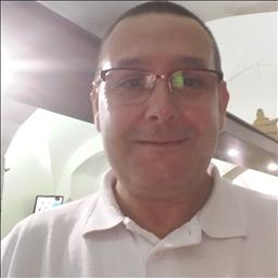 Manuel está buscando trabajo de camarero (barman) o camarera de barra o sala en Badajoz. Bares, restaurantes, cafeterías o discotecas.