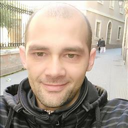 Juan está buscando trabajo de camarero (barman) o camarera de barra o sala en San Fernando.