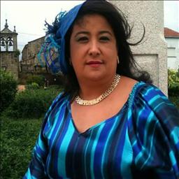Ana está buscando trabajo de camarero (barman) o camarera de barra o sala en A Coruña. Bares, restaurantes, cafeterías o discotecas.