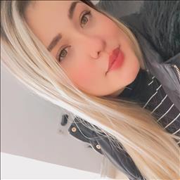 Gabriella está buscando trabajo de camarero o camarera.