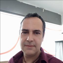Miguel está buscando trabajo de camarero (barman) o camarera de barra o sala en Valladolid. Bares, restaurantes, cafeterías o discotecas.