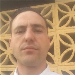 Francisco está buscando trabajo de camarero (barman) o camarera de barra o sala en Málaga.