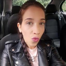 Cristina Marlene está buscando trabajo de camarero o camarera.