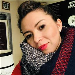 Blanca está buscando trabajo de limpieza como limpiador o limpiadora, camarero o camarera de pisos u otros empleos profesionales.