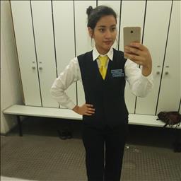 Luciana está buscando trabajo de camarero (barman) o camarera de barra o sala en Barcelona. Bares, restaurantes, cafeterías o discotecas.