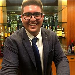 Jairo está buscando trabajo de camarero (barman) o camarera de barra o sala en Sevilla.