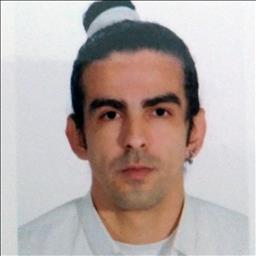 Fernando está buscando trabajo de camarero (barman) o camarera de barra o sala en Madrid. Bares, restaurantes, cafeterías o discotecas.