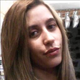 Estefania está buscando trabajo de camarero o camarera.