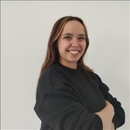 Aimee Lorena está buscando trabajo de ayudante de cocina.