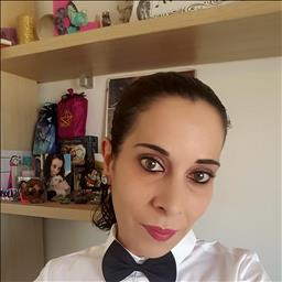 Vanessa está buscando trabajo de recepcionista en Utebo.