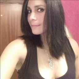 Erika  está buscando trabajo de limpieza como limpiador o limpiadora, camarero o camarera de pisos u otros empleos profesionales.