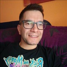 Carlos está buscando trabajo de camarero (barman) o camarera de barra o sala en Jaén. Bares, restaurantes, cafeterías o discotecas.