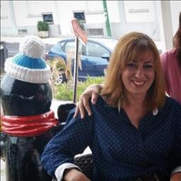 María Isabel está buscando trabajo de cocina como ayudante de cocina en un restaurante en Santa Cruz de Tenerife.