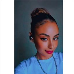 Ryem está buscando trabajo de camarero o camarera.