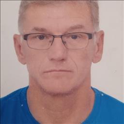 Antonio está buscando trabajo de camarero (barman) o camarera de barra o sala en Madrid. Bares, restaurantes, cafeterías o discotecas.