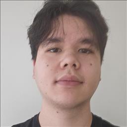 Mathis está buscando trabajo de cocina como ayudante de cocina en un restaurante en Barcelona.