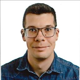 José está buscando trabajo de camarero (barman) o camarera de barra o sala en Sevilla. Bares, restaurantes, cafeterías o discotecas.