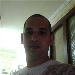 Antonio javier está buscando trabajo de camarero o camarera.