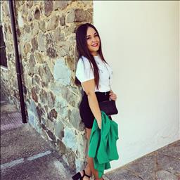 Cristina  está buscando trabajo de recepcionista en Leganés.