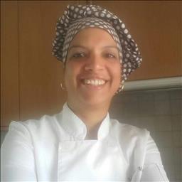 Meliber está buscando trabajo de cocinero o cocinera o jefe de cocina.