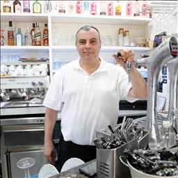 Marcos Antonio está buscando trabajo de camarero (barman) o camarera de barra o sala en Vigo.