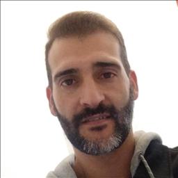 Luis está buscando trabajo de recepcionista en Churriana de la Vega.